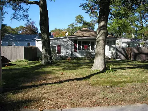61 Wayne St, Warwick, RI 02889 photo 2