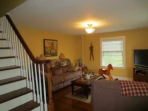 916 Park Ave, Woonsocket, RI 02895 photo 9
