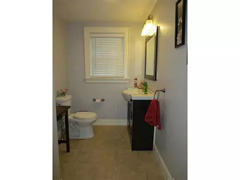 916 Park Ave, Woonsocket, RI 02895 photo 5