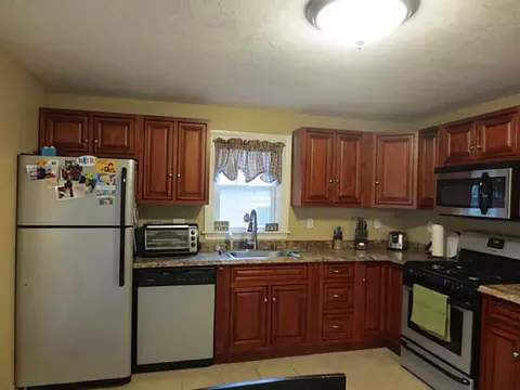 916 Park Ave, Woonsocket, RI 02895 photo 4