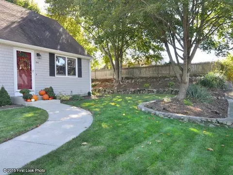 44 Grimshaw Pl, Warwick, RI 02889 photo 4