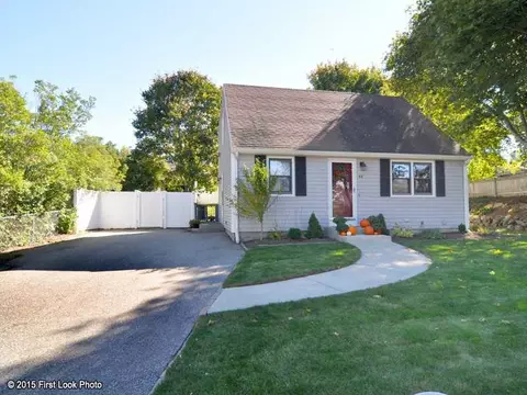 44 Grimshaw Pl, Warwick, RI 02889 photo 2