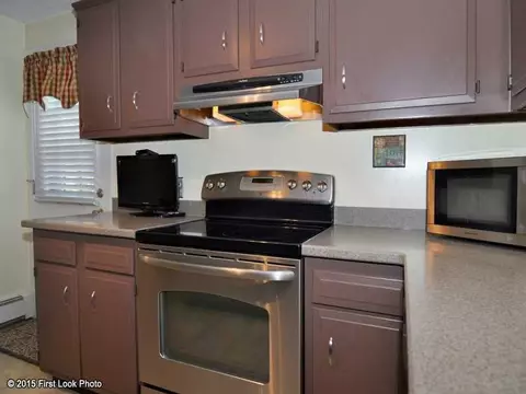 44 Grimshaw Pl, Warwick, RI 02889 photo 3