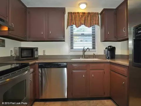 44 Grimshaw Pl, Warwick, RI 02889 photo 5