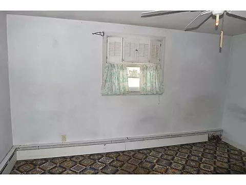 25 Caverly St, Warwick, RI 02886 photo 9