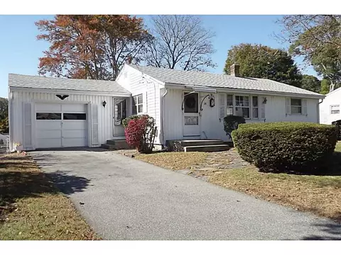 25 Caverly St, Warwick, RI 02886 photo 1