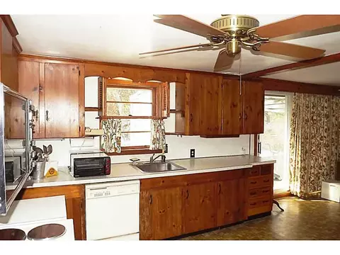 25 Caverly St, Warwick, RI 02886 photo 3