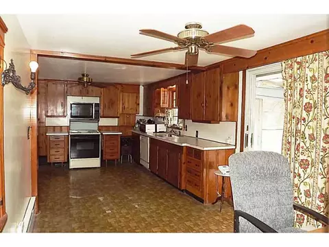 25 Caverly St, Warwick, RI 02886 photo 2