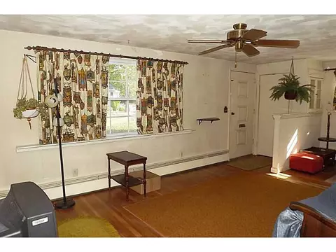 25 Caverly St, Warwick, RI 02886 photo 5