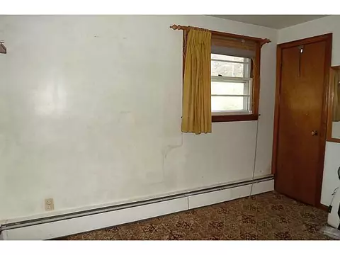 25 Caverly St, Warwick, RI 02886 photo 11