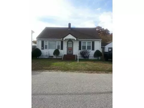 42 8th Ave, Woonsocket, RI 02895 photo 2