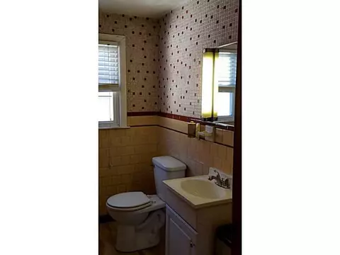 42 8th Ave, Woonsocket, RI 02895 photo 8