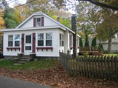 150 Glen Dr, Warwick, RI 02889 photo 2