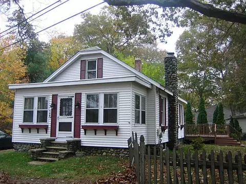 150 Glen Dr, Warwick, RI 02889 photo 1