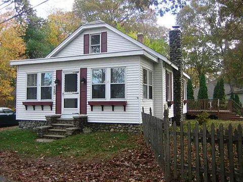 150 Glen Dr, Warwick, RI 02889 photo 3