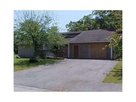 16 Highview Dr, Bristol, RI 02809 photo 2
