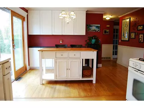 4 Lee Dr, Warren, RI 02885 photo 9