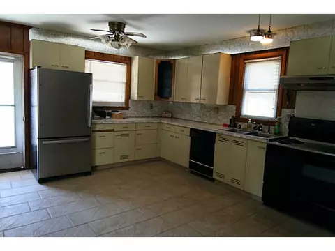 463 Fairview Ave, Coventry, RI 02816 photo 3