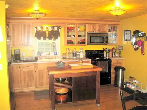 112 Page St, Warwick, RI 02889 photo 3