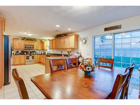 168 Orchard St, Woonsocket, RI 02895 photo 5