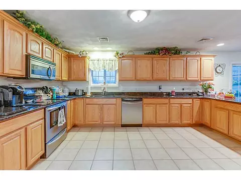 168 Orchard St, Woonsocket, RI 02895 photo 3