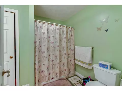 168 Orchard St, Woonsocket, RI 02895 photo 9
