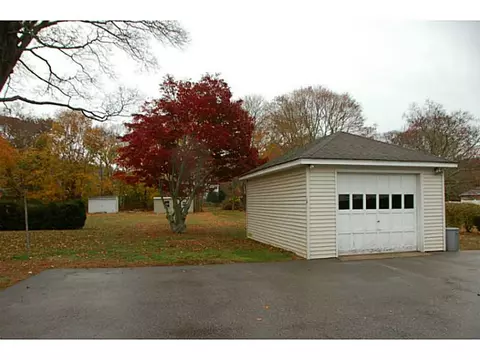 152 Beach St, Westerly, RI 02891 photo 3