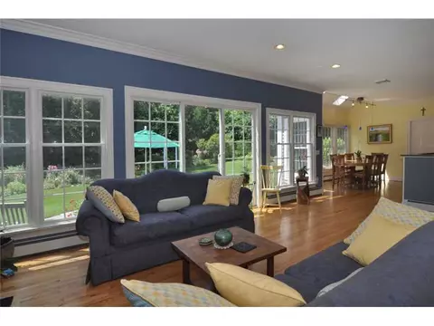 18 Seabury Dr, Westerly, RI 02891 photo 5