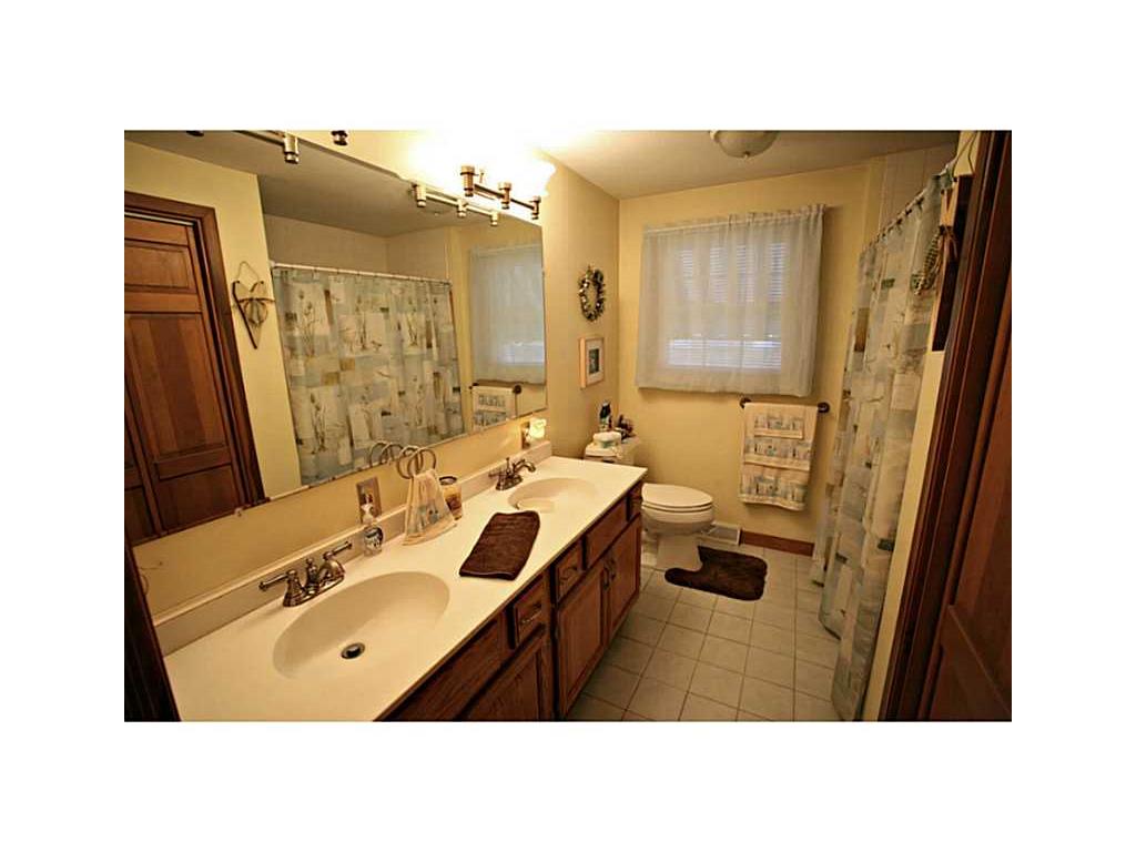 11 Stoneham Dr, Woonsocket, RI 02895 photo 8