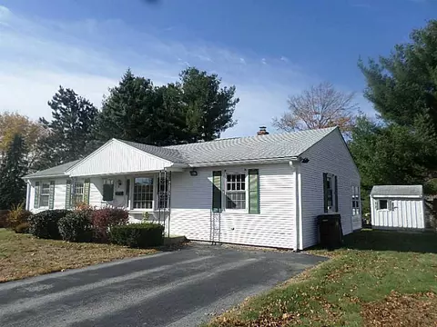 52 Rustic Dr, Woonsocket, RI 02895 photo 1