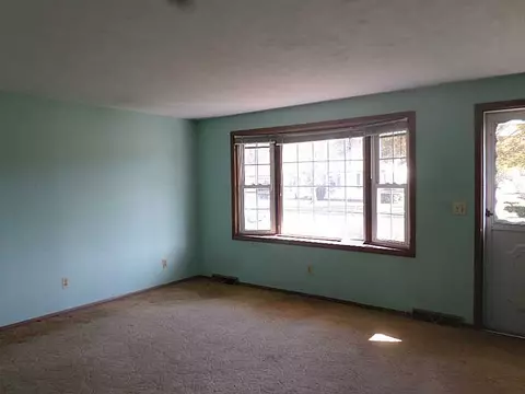 52 Rustic Dr, Woonsocket, RI 02895 photo 6