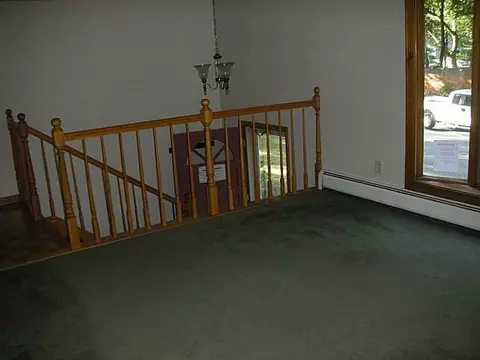 8 Flagg Ave, Warwick, RI 02886 photo 3