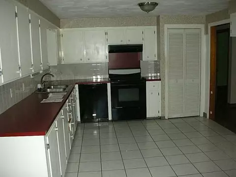 8 Flagg Ave, Warwick, RI 02886 photo 5