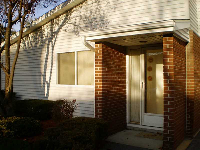 764 Williamsburg Cir, Warwick, RI 02886 photo 2