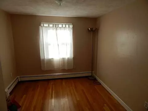 101 Glaude Ln, Woonsocket, RI 02895 photo 7