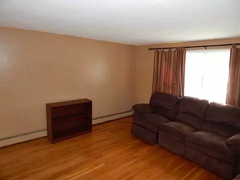 101 Glaude Ln, Woonsocket, RI 02895 photo 5