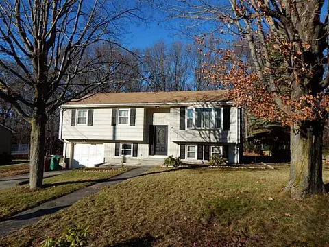 101 Glaude Ln, Woonsocket, RI 02895 photo 1