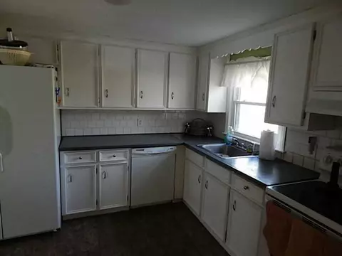 101 Glaude Ln, Woonsocket, RI 02895 photo 6