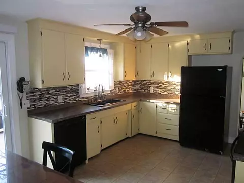 69 Bradley St, Woonsocket, RI 02895 photo 5