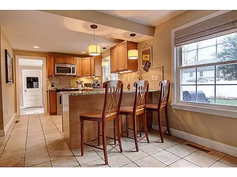 20 Colony Ave, Warwick, RI 02886 photo 4
