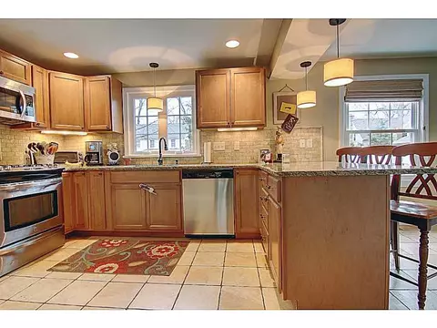 20 Colony Ave, Warwick, RI 02886 photo 5