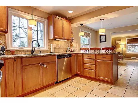 20 Colony Ave, Warwick, RI 02886 photo 2