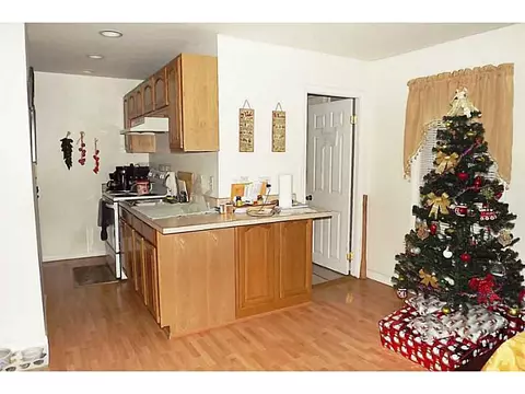 122 Willow St, Woonsocket, RI 02895 photo 3