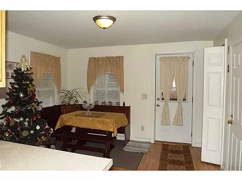 122 Willow St, Woonsocket, RI 02895 photo 4