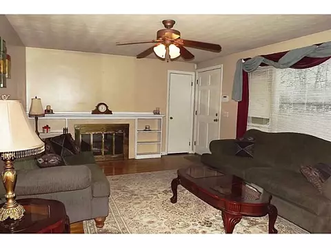 121 Torrington Dr, Warwick, RI 02886 photo 5