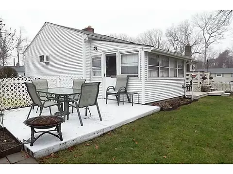 121 Torrington Dr, Warwick, RI 02886 photo 19