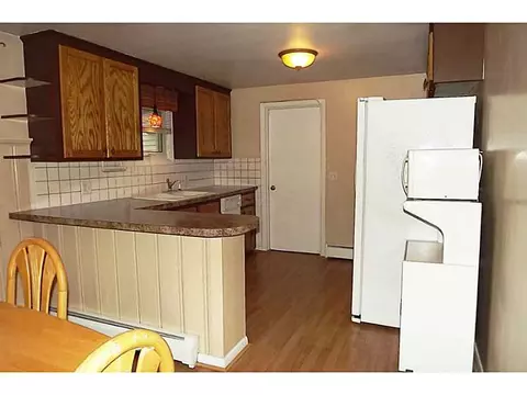 121 Torrington Dr, Warwick, RI 02886 photo 2