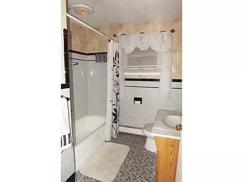 121 Torrington Dr, Warwick, RI 02886 photo 13