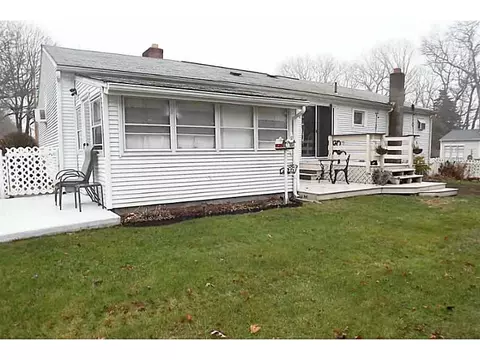 121 Torrington Dr, Warwick, RI 02886 photo 18