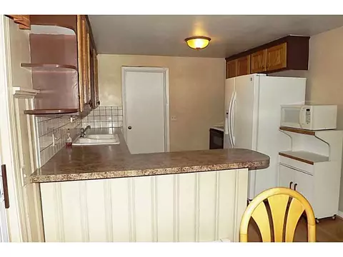 121 Torrington Dr, Warwick, RI 02886 photo 3